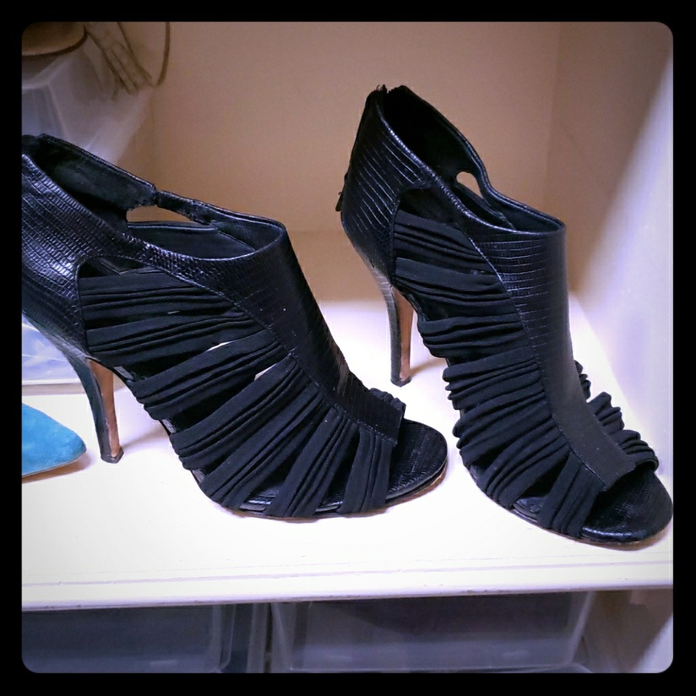 Asks Fifth Avenue black heels